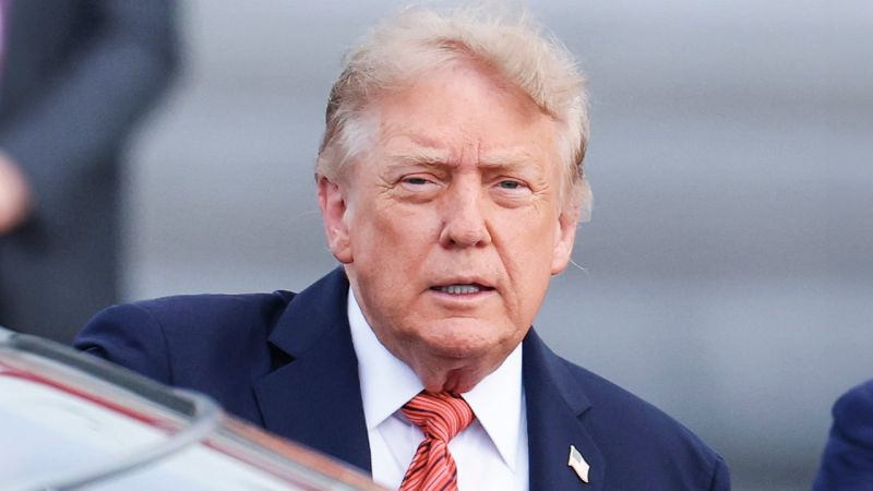 Trump vincula petróleo con política en Venezuela mientras evalúa base militar